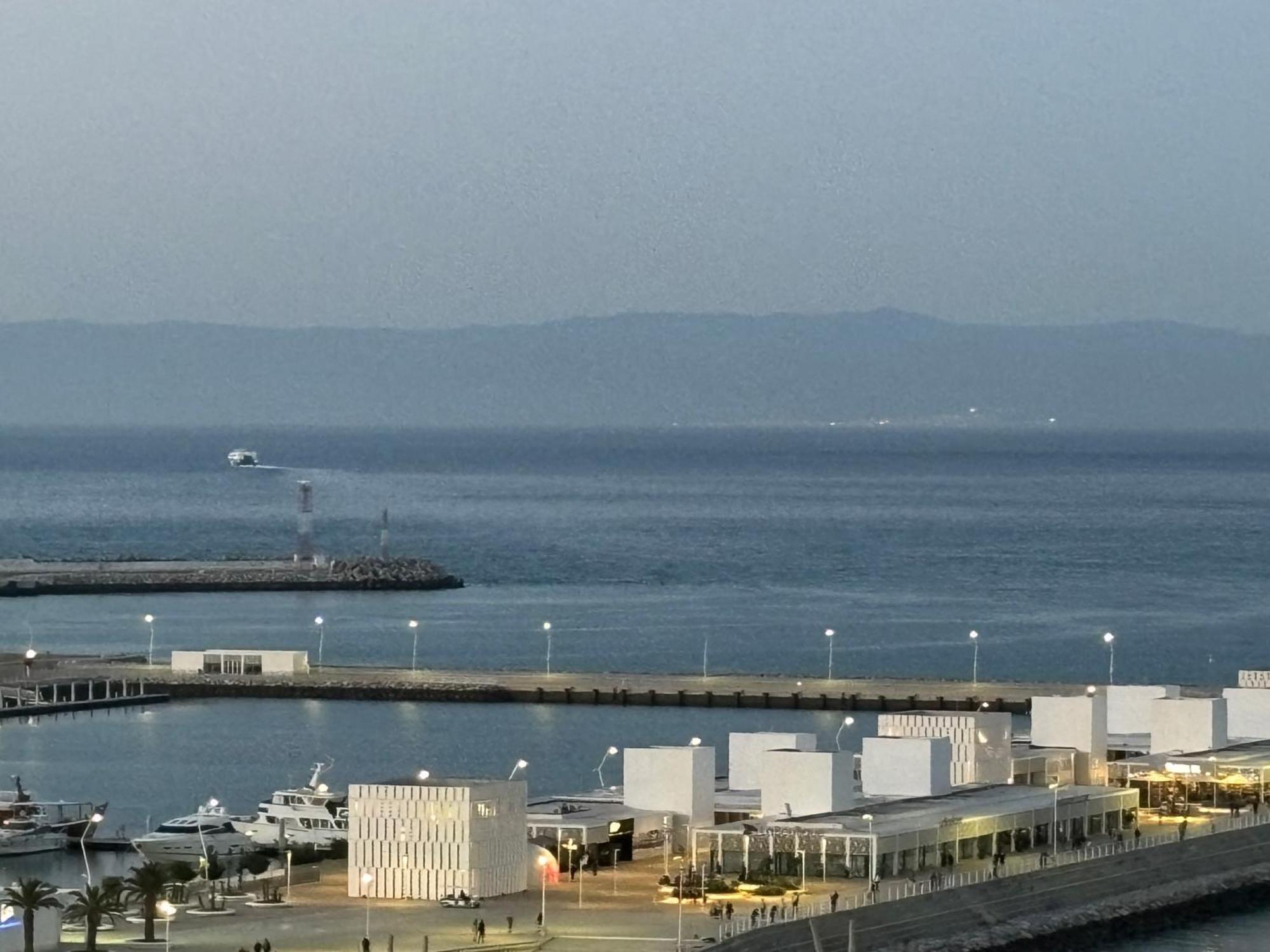 Marina View Residence Luxurious Studio Retreat With Stunning Ocean Views 1 Double Bedroom, 1 Convertible Couch Tanger Exterior foto